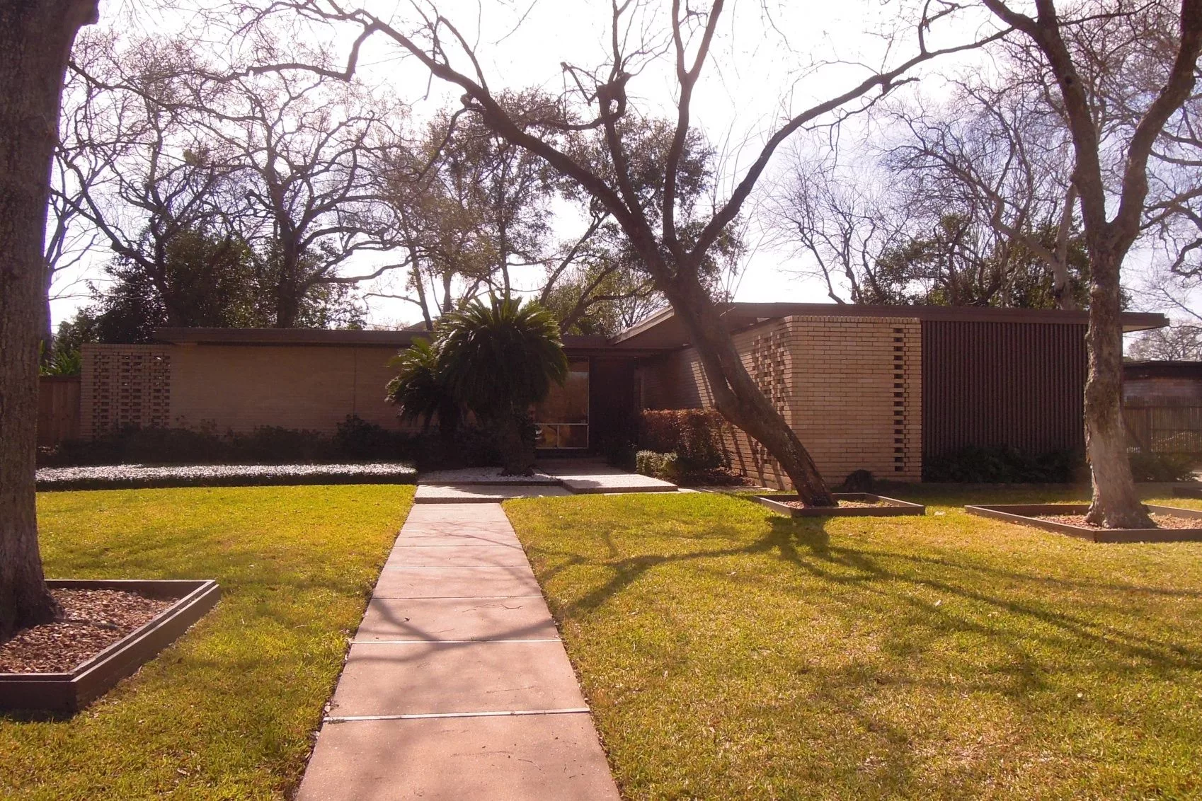 5011 S. Braeswood