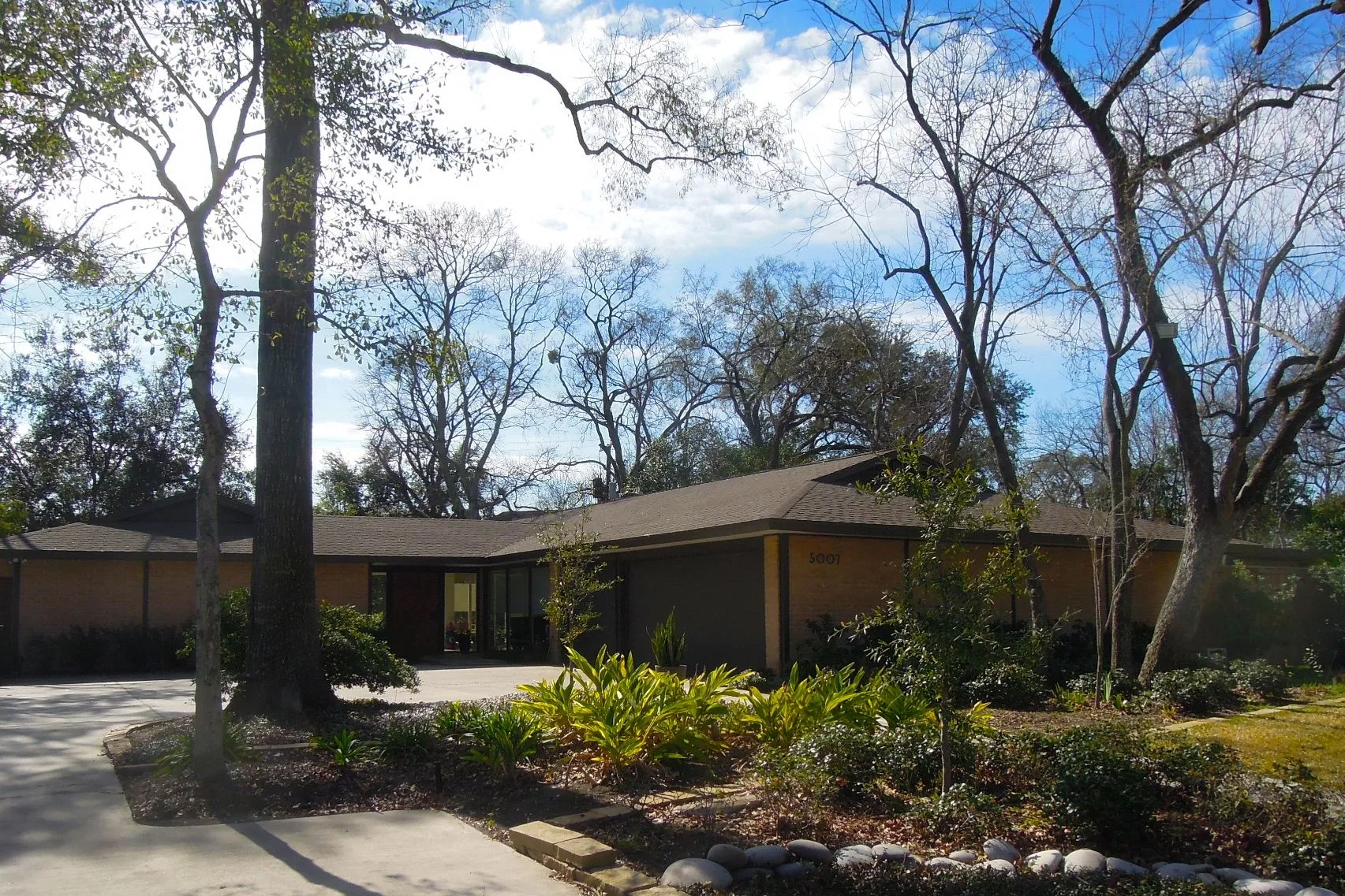 5007 S. Braeswood