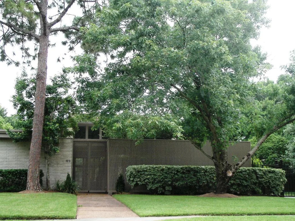 Finger House